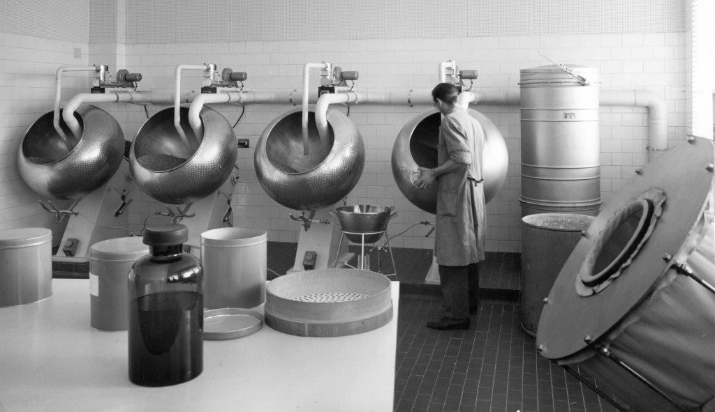 1968 - Reparto bassine - Contenitori confettatura - italfarmaco
